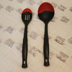 Le Creuset Red and Black Utensil Duo